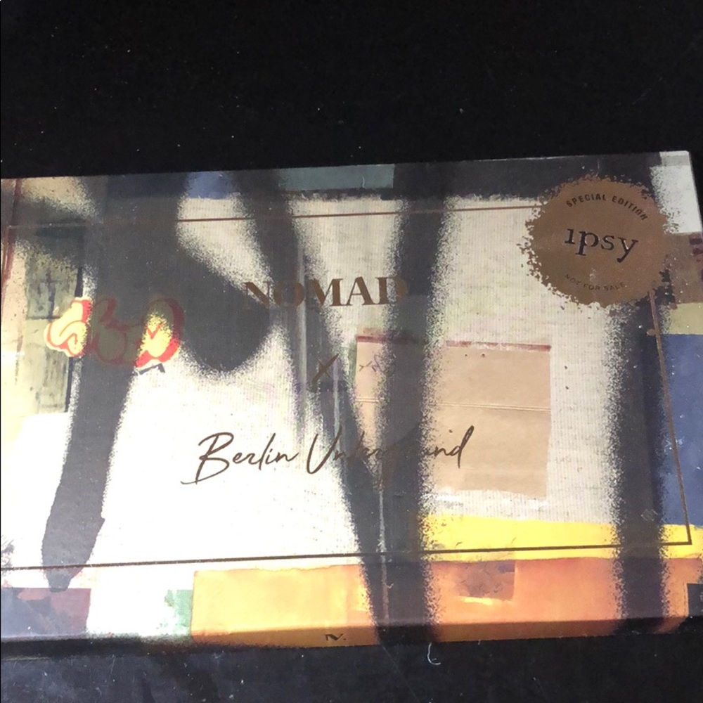 Nomad eyeshadow palette in Berlin underground